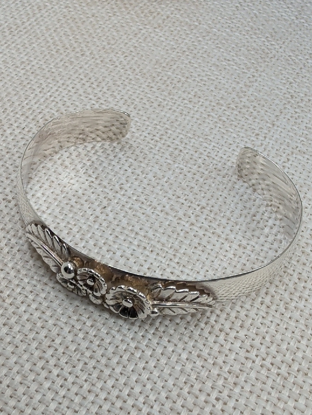 Vintage Solid 925 Sterling Silver Hand Stamped Southwestern Floral Cuff Bracelet